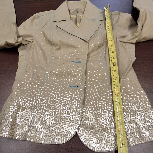 Blazer - Picture 10 of 10